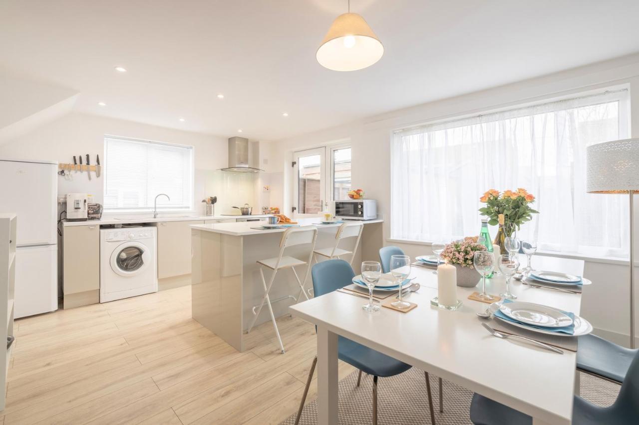 Elegant Home Mod Kitchen, Fast Wi-Fi, Free Parking Carrickfergus Luaran gambar